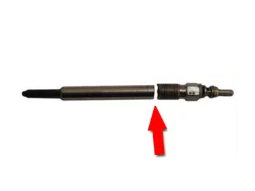 Závit sa vyskrutkoval, ale zvyšok žhaviča zostal v hlave motora.